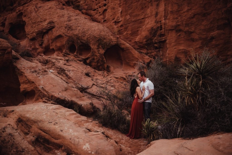 red rocks adventure session, wanderlove, Nevada, elopement, engagement, couples, love