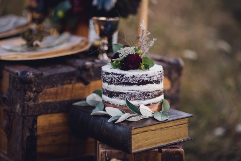 elopement naked cake detail