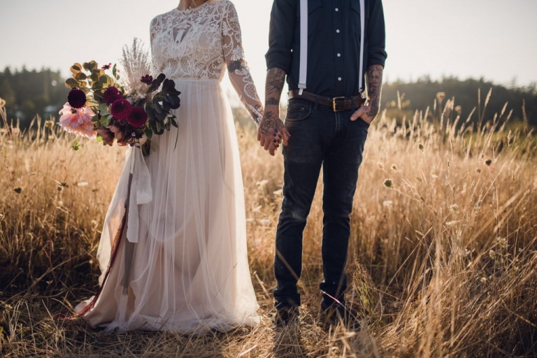 adventurous couple eloped in olympic national park