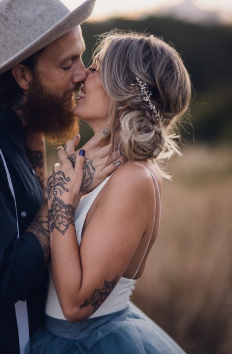 elopement kiss on vancouver island