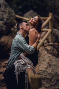 kiss on the neck santa monica couples session