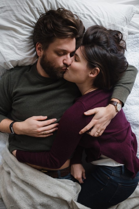 kiss cozy lifestyle snuggle session in dallas texas