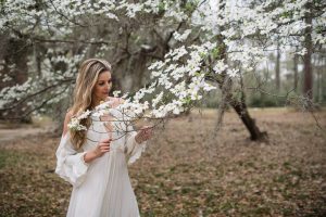 bride and dogwood tree in beaufort south carolina
