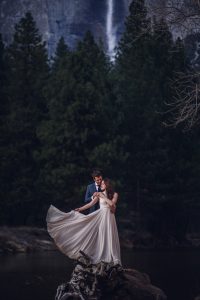 this adventurous couple eloped in Yosemite National park