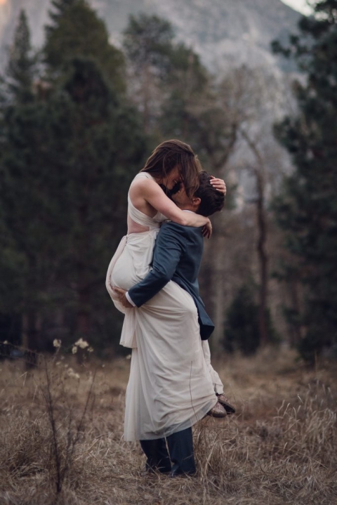 this adventurous couple eloped in Yosemite National park