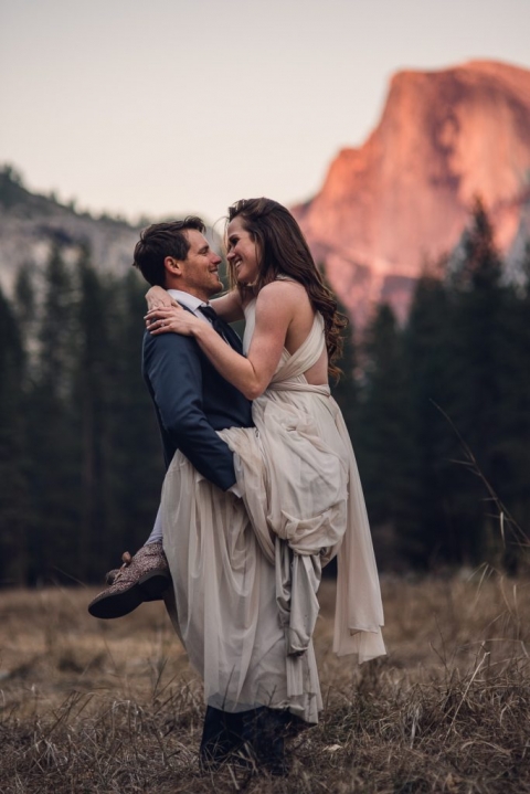 this adventurous couple eloped in Yosemite National park