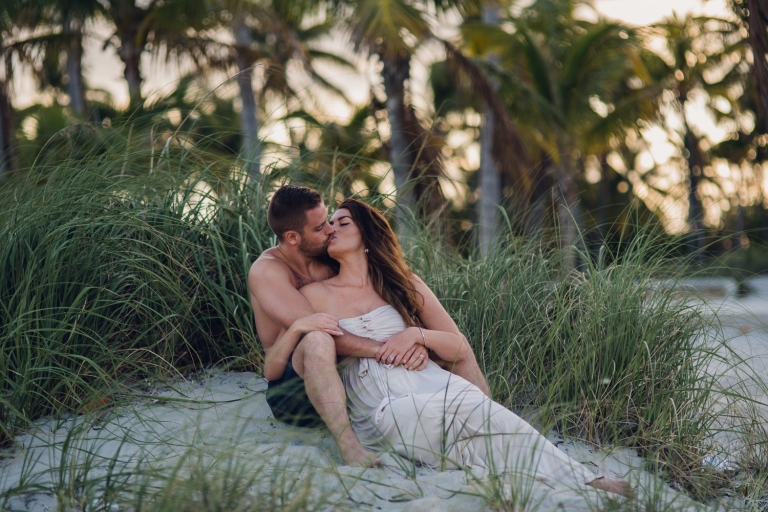 miami beach honeymoon couple kiss