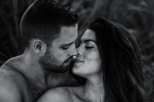 miami beach honeymoon couple kiss
