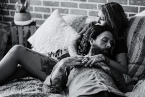 lifestyle photo session, in-home photo session, couples, couples lifestyle photo session, love, couples lifestyle photographer, black and white