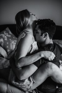 lifestyle photo session, in-home photo session, couples, couples lifestyle photo session, love, couples lifestyle photographer, black and white