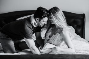 lifestyle photo session, in-home photo session, couples, couples lifestyle photo session, love, couples lifestyle photographer, black and white