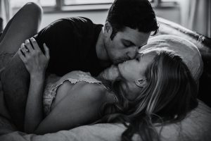 lifestyle photo session, in-home photo session, couples, couples lifestyle photo session, love, couples lifestyle photographer, black and white