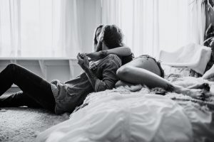 lifestyle photo session, in-home photo session, couples, couples lifestyle photo session, love, couples lifestyle photographer, black and white