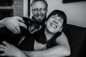 couple's lifestyle snuggle session, lifestyle photo session, in-home photo session, couples, couples lifestyle photo session, love, couples lifestyle photographer, black and white