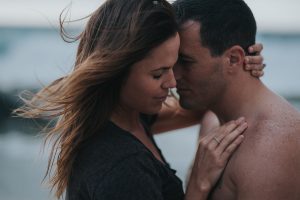 adventure photography and elopements, Wanderlove, couple, Oahu, Hawaii, intimacy