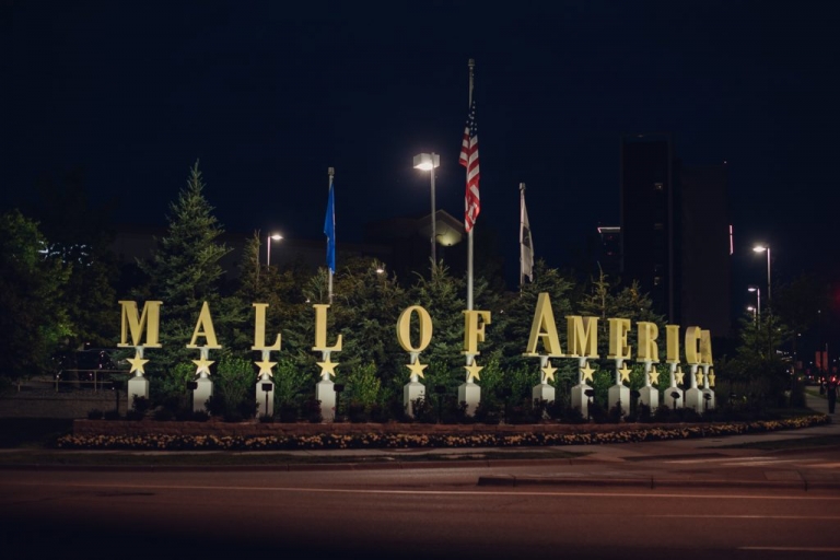 Mall of America sign light up at night in Minnesota 